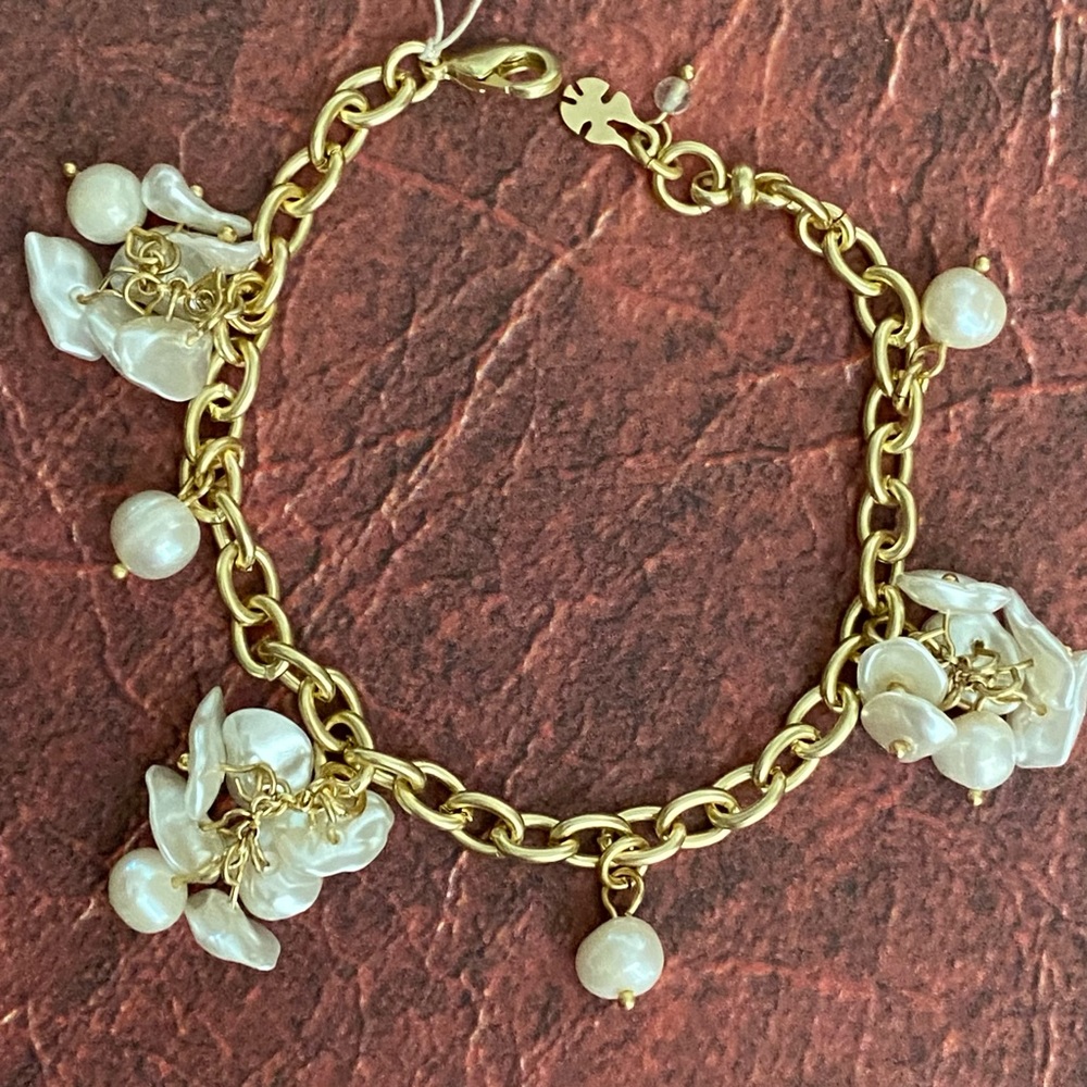 ⭐️HOST PICK⭐️ NWT Lucky Brand Pearl Charm Cluster Bracelet - Picture 3 of 11